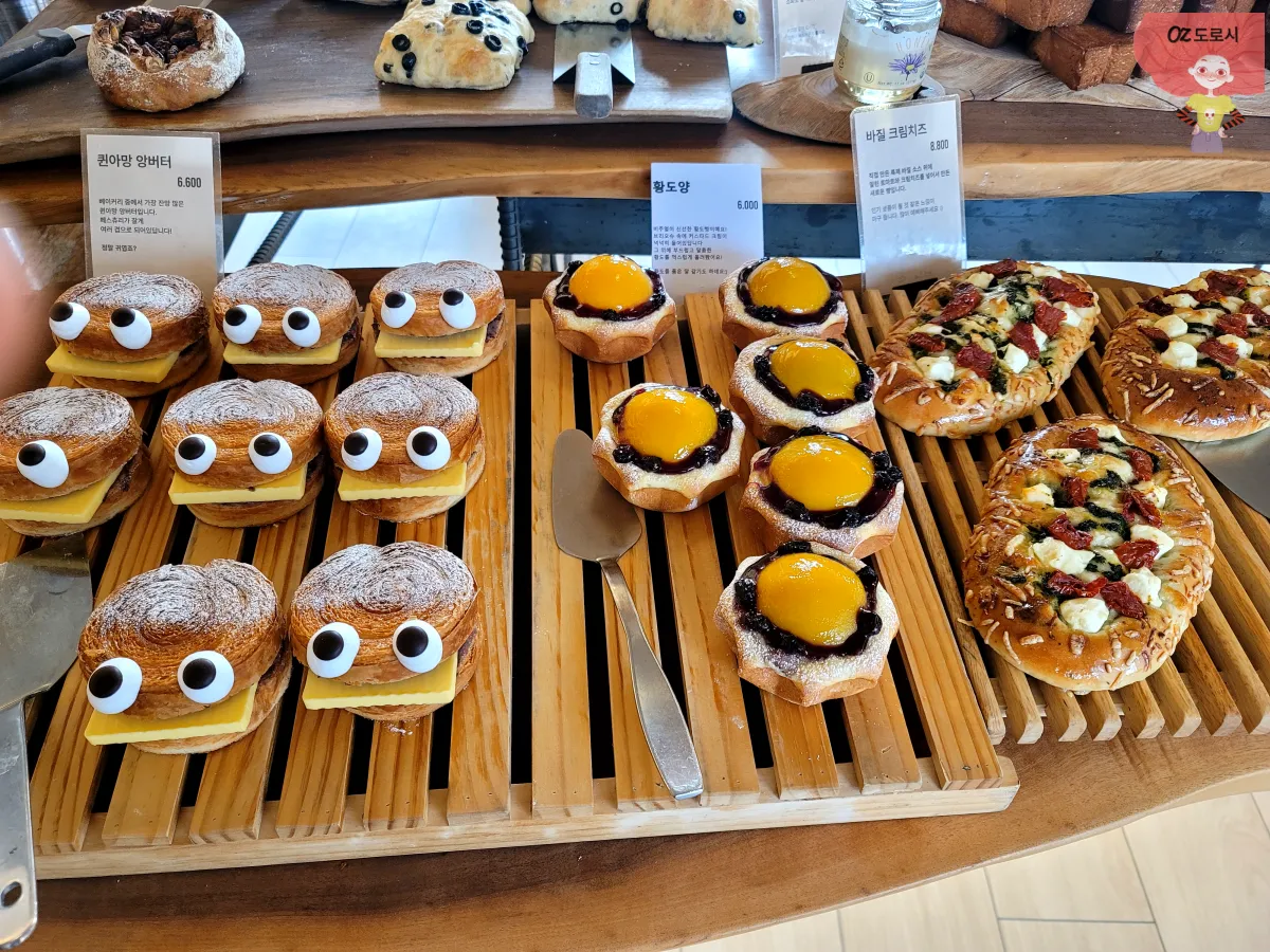 양평-한옥카페-하우스베이커리-브레드-퀸아망앙버터-황도양-바질크림치즈