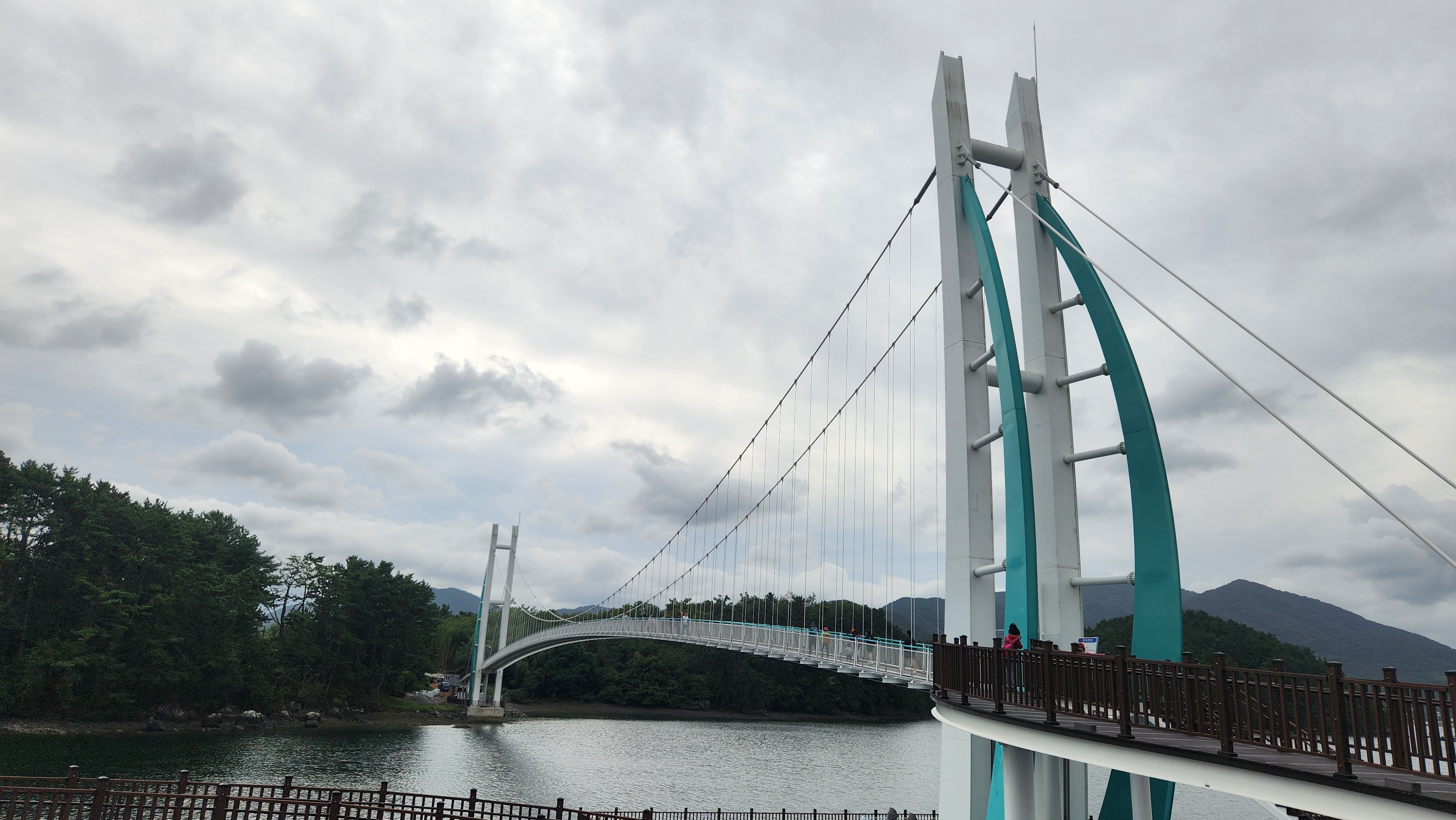 씨릉섬 출렁다리