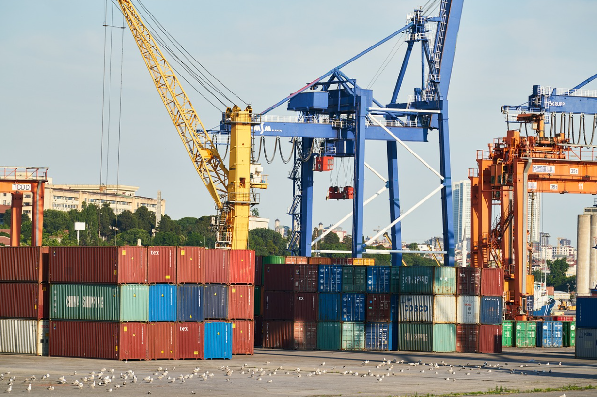 콘테이너가 많은 수출 부두