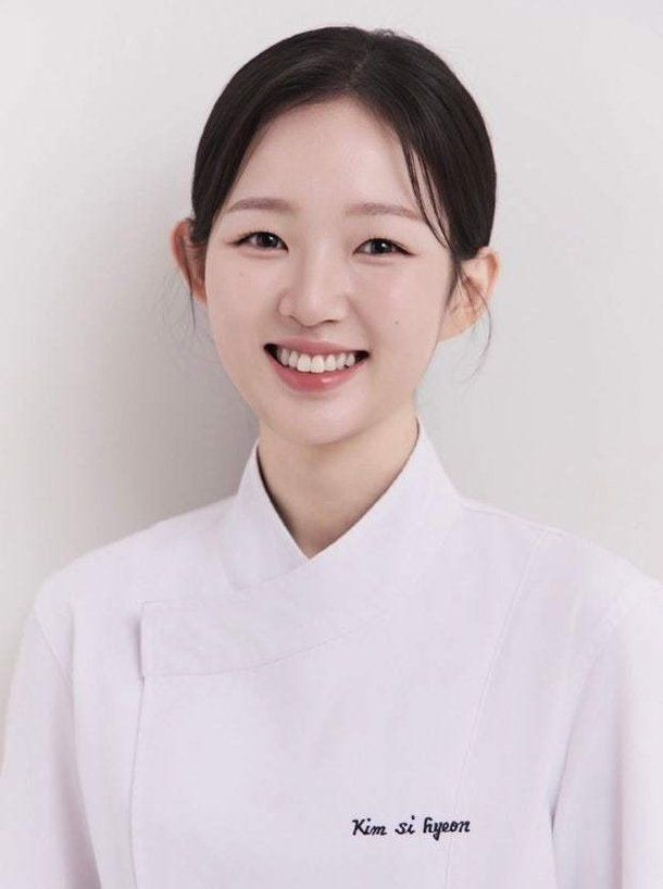 김시현 셰프, 아기맹수, 김시현 셰프 프로필, 김시현 셰프 화상, 흑백요리사2 김시현, 나 혼자 산다 김시현, 김시현 셰프 통영, 김시현 셰프 스승, 김시현 셰프 흉터, 옥탑방의 문제아들 김시현, 김시현 셰프 식당, 김시현 셰프 나이, 주방 화상 사고, 나물 유학, 통영 복국 꿀팁, 김시현 셰프 인스타, 스타 셰프, 요리사 화상, 흑백요리사 출연진, 김시현 셰프 레시피