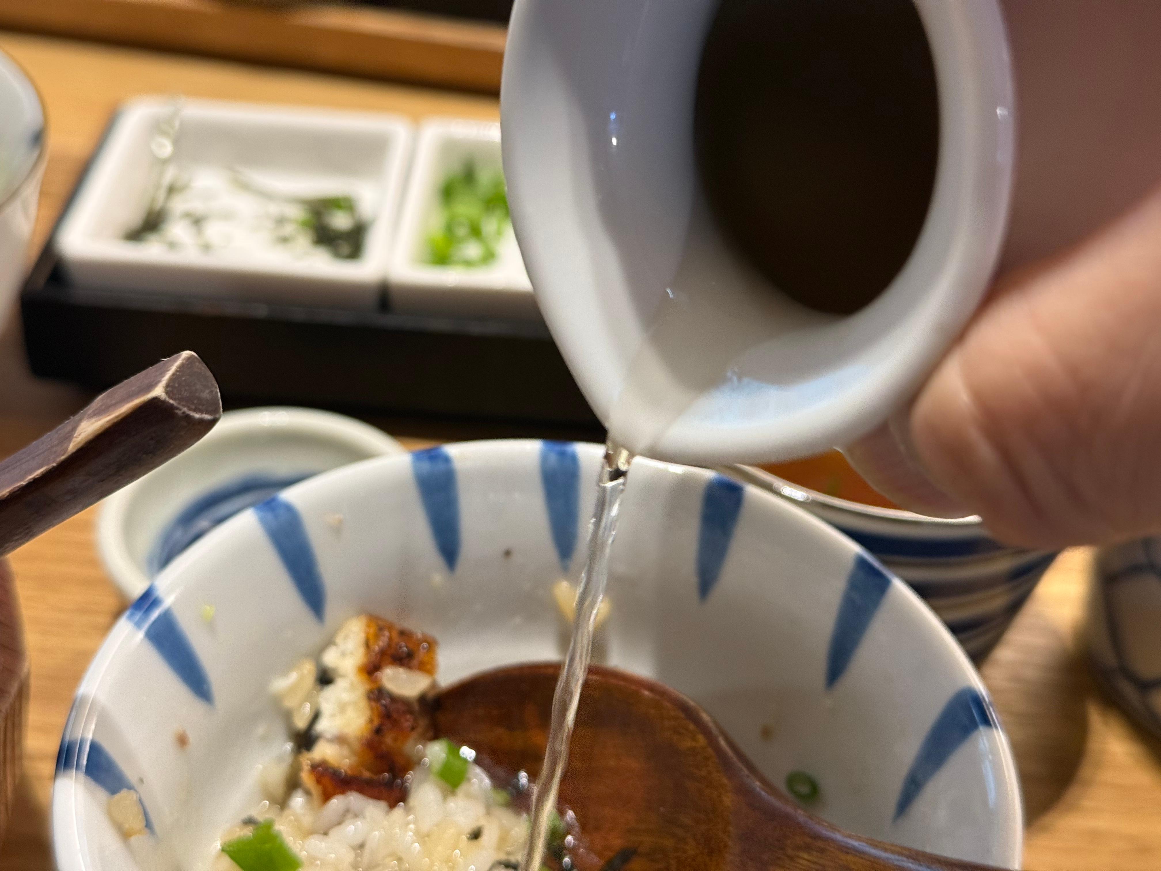 장어덮밥 히츠마부시 녹차 부어 오차즈케 스타일로 먹기