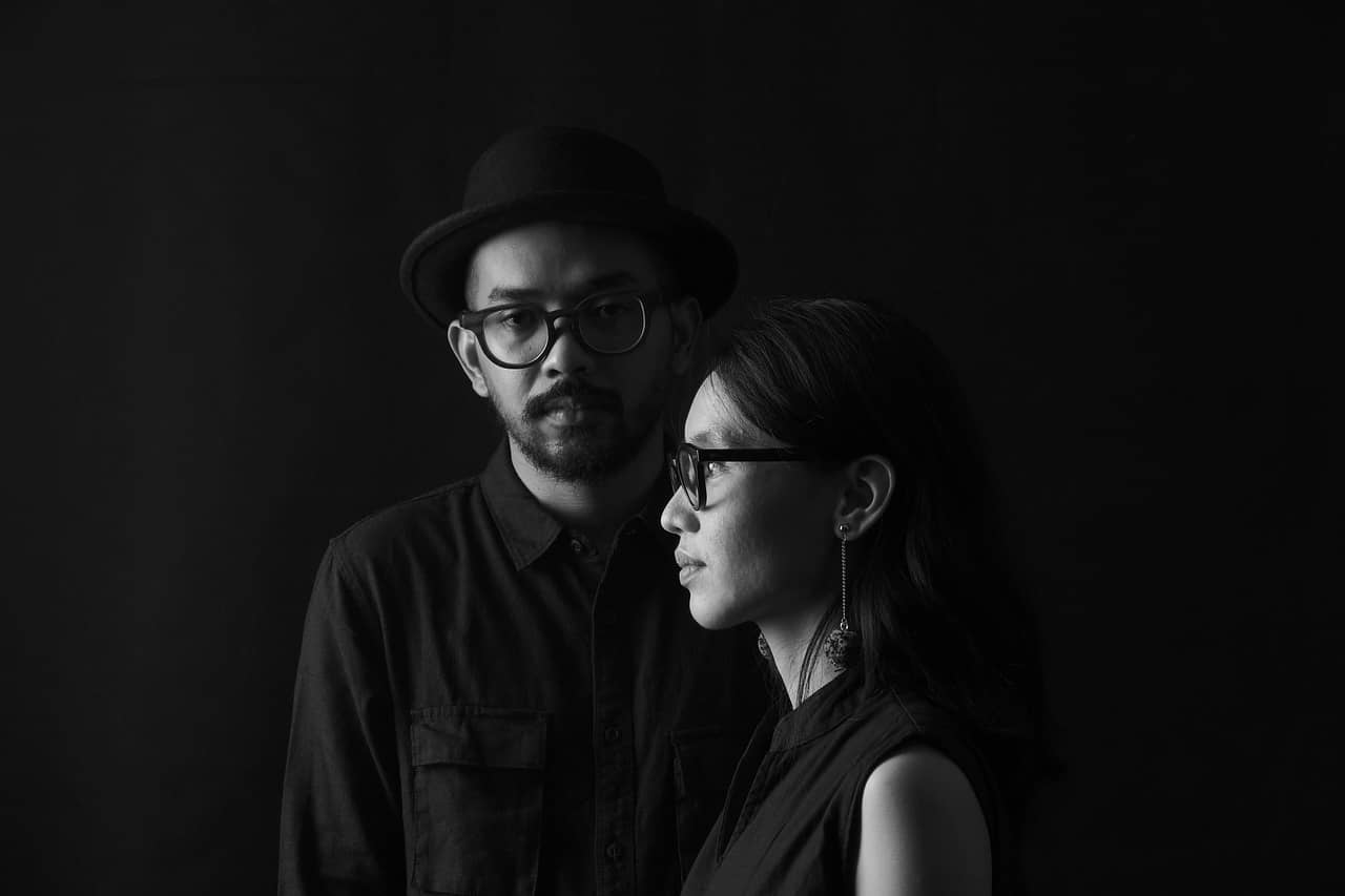 남과 여, 여성과 남성이 서로 다른곳을 보는 사진, 성별에 맞는 다이어트