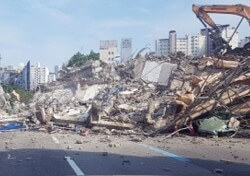 철거-건물이-무너져내린-모습