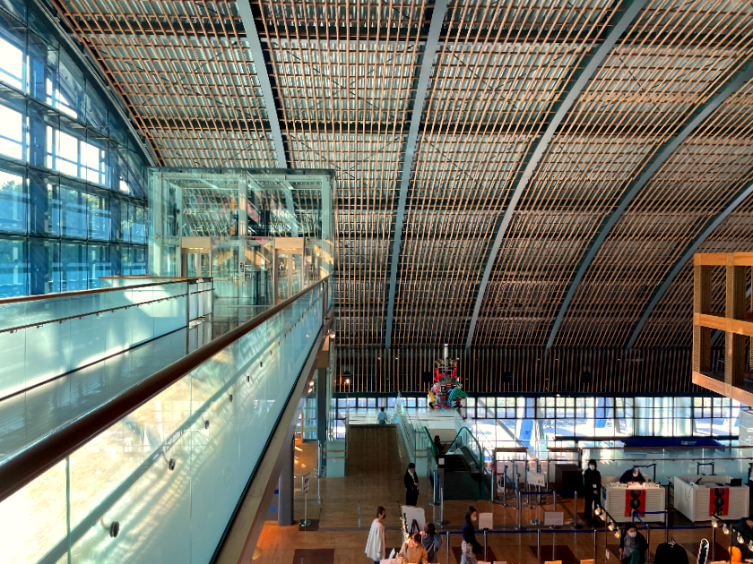 규슈국립박물관 실내 엘레베이터 및 대공간2