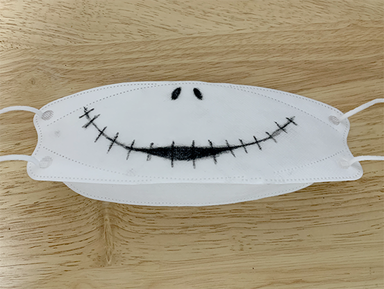 일회용 마스크로 간단하게 DIY한 할로윈 마스크