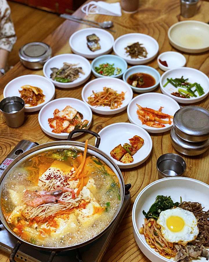 식객 허영만 백반기행 신소율 편 해물두부전골 손두부 두부구이 해물 칼국수 비지찌개 원주 맛집 소개