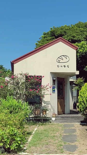 나만-알고-싶은-제주동쪽-감성여행-필수-코스-종달여행-만나빵집-책약방-잼있는집
