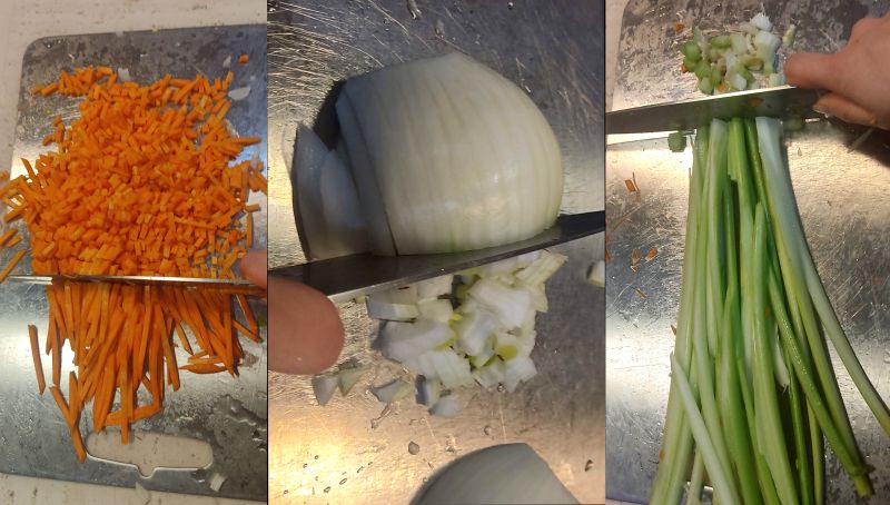 양파 당근 샐러리를 작은사이즈로 다져주는 사진