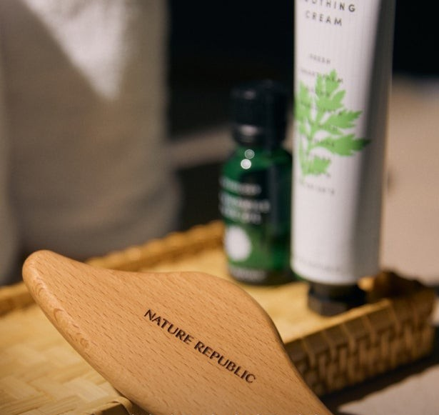 허브 오일병이 담긴 사진