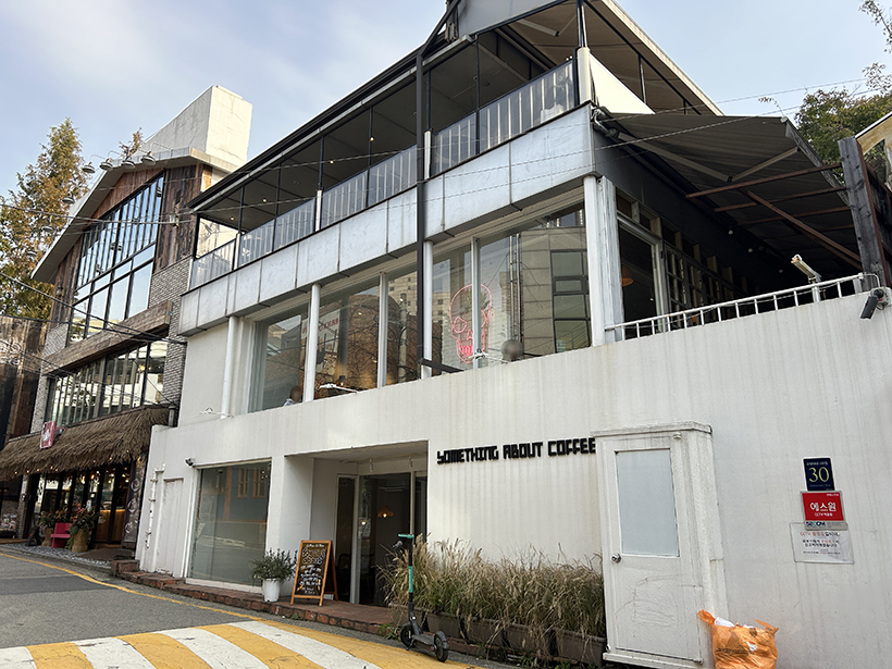 썸띵어바웃커피-매장