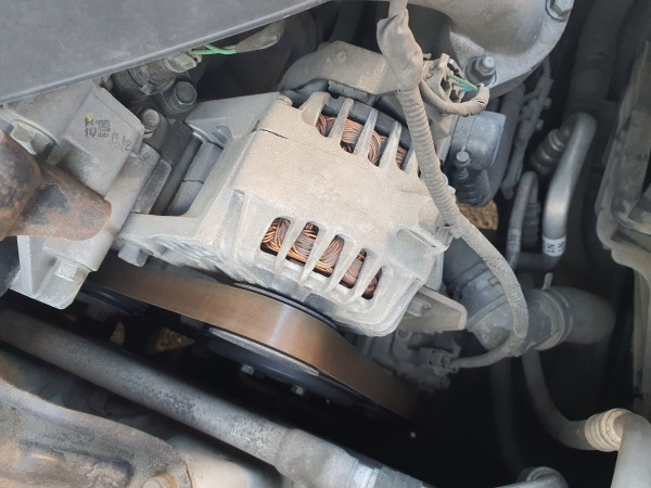 자동차-엔진룸-미션