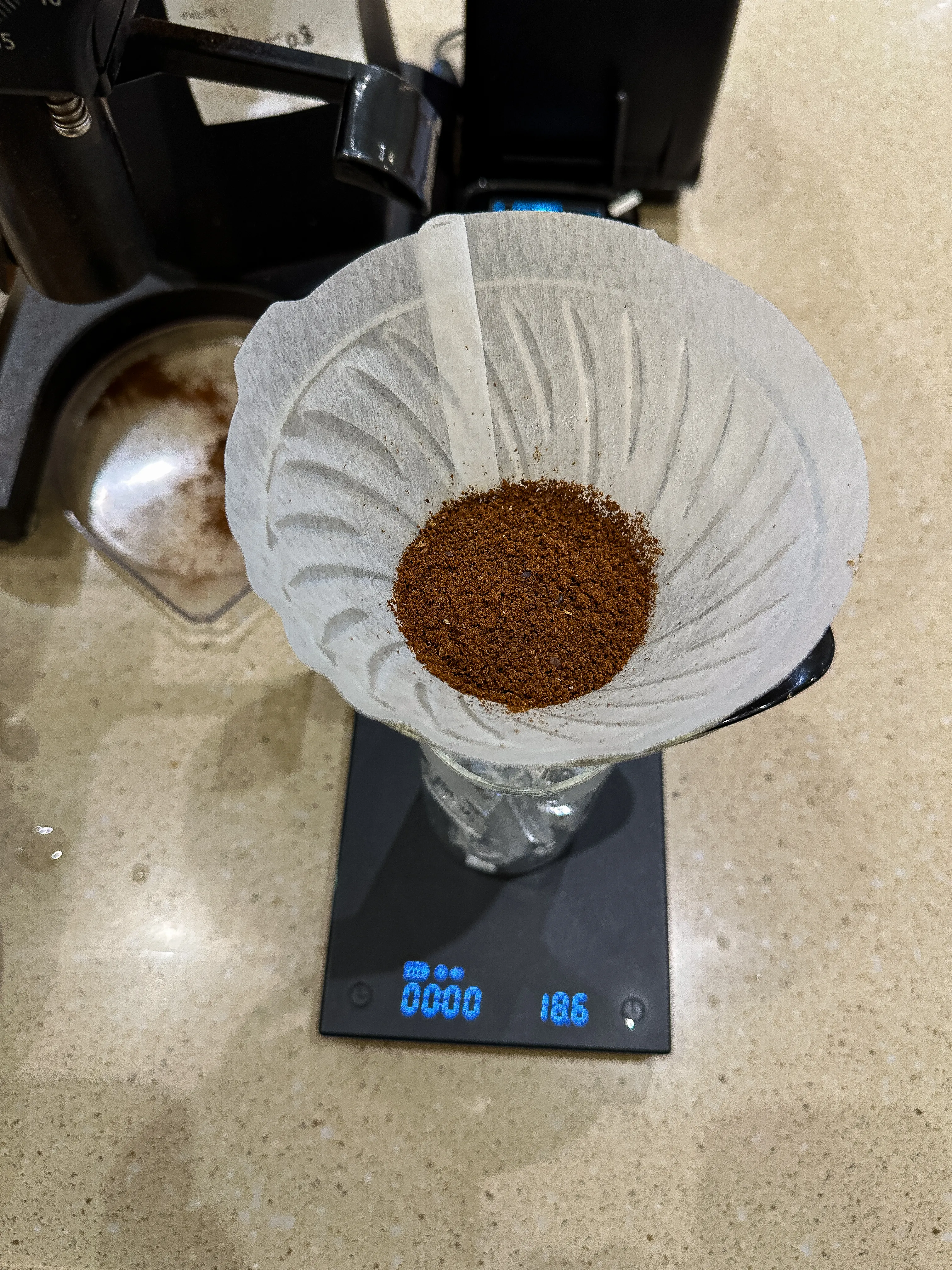 하리오 V60 드리퍼에 드립 준비