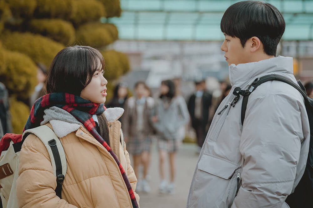 인영의 유치원 때부터 친구인 동윤