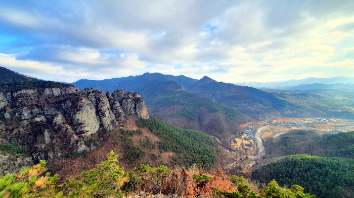 정상에서 바라본 주왕산