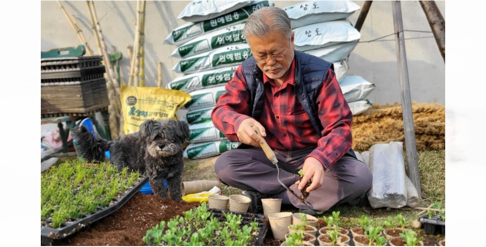 새싹친구-모종-작업-문재인-전-대통령