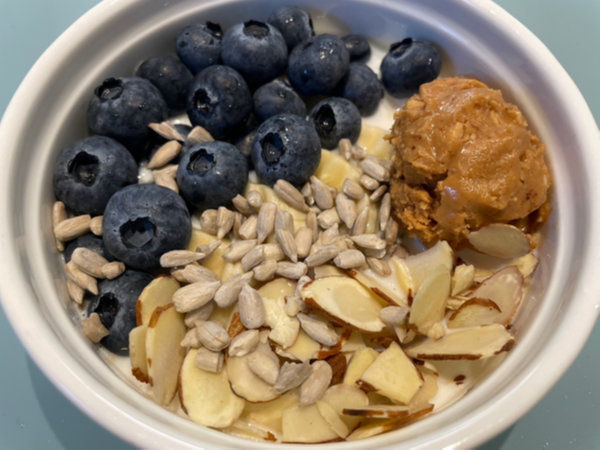 오트밀 맛있게 먹는법 - 견과류까지 얹어 영양 균형 맞추기
