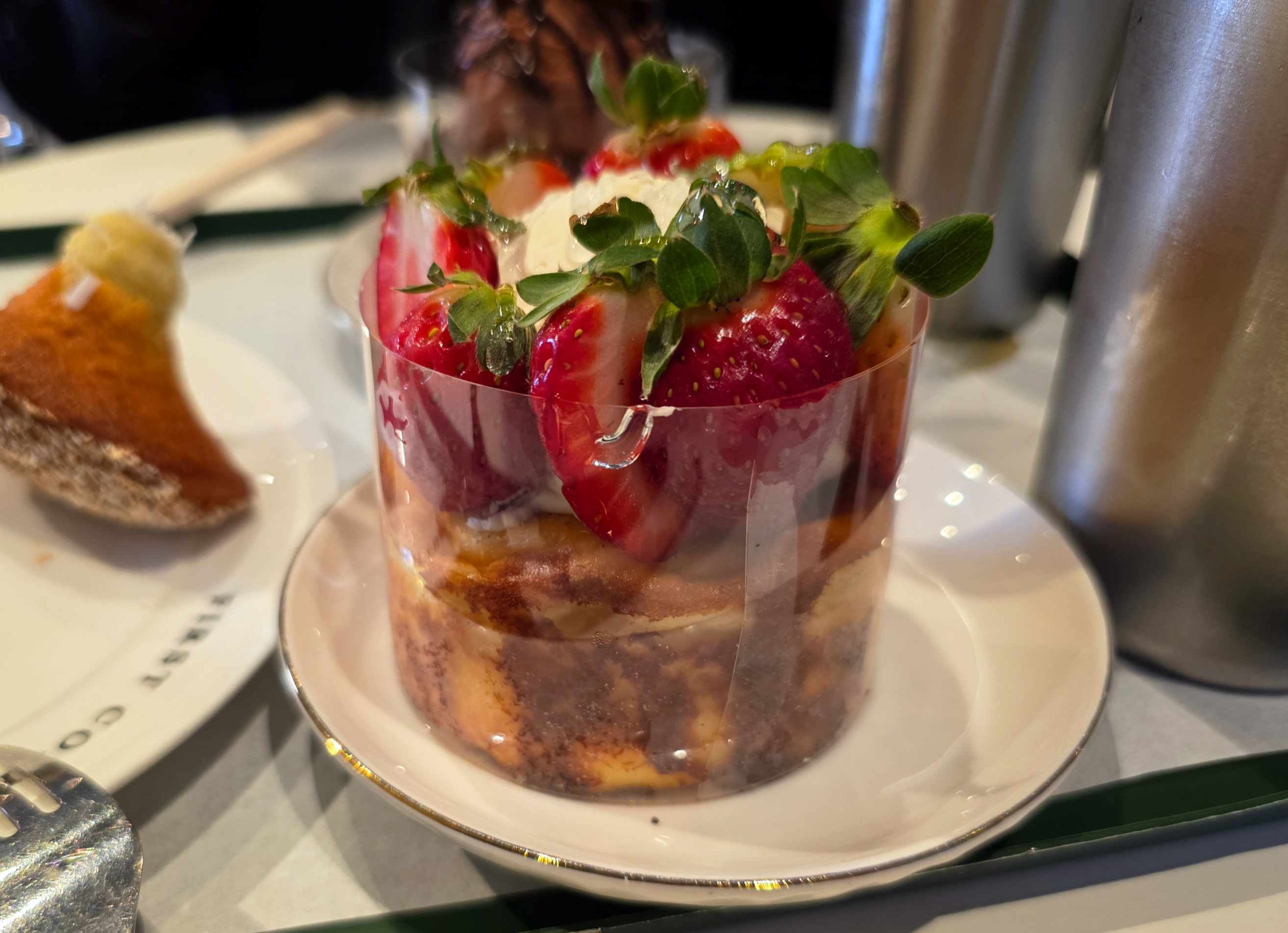 강남역퍼스트커피랩딸기바닐라빈바스크