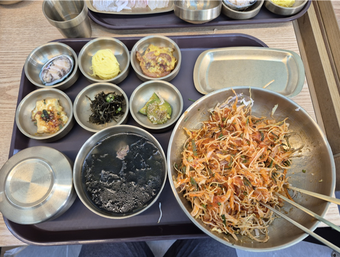 싱싱함이 느껴지는 밥상 구성