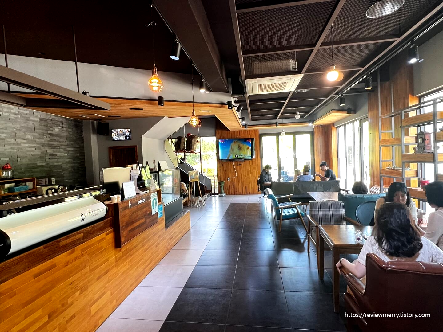 대기카페 내부