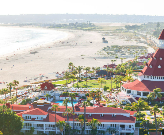 샌디에고 코로나도섬의 델 코로나도 호텔과 바닷가 사진