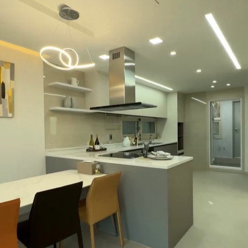 인테리어 구조가 잘되어 있어 요리 및 식사하기 좋은 구조를 갖고 있다