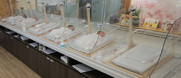 사진은 경기도 안양시내 한 산후조리원 신생아실. 기사와 무관. [사진=뉴시스]