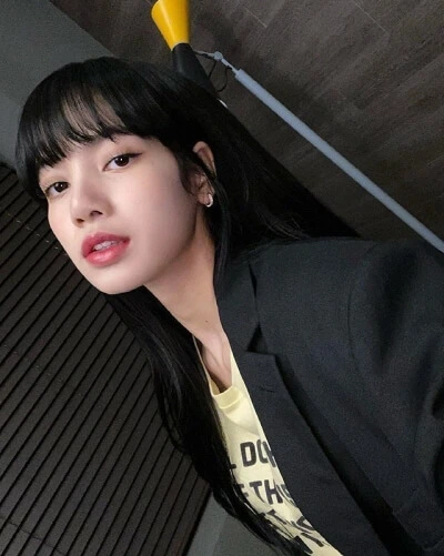 블랙핑크-리사-셀카-3