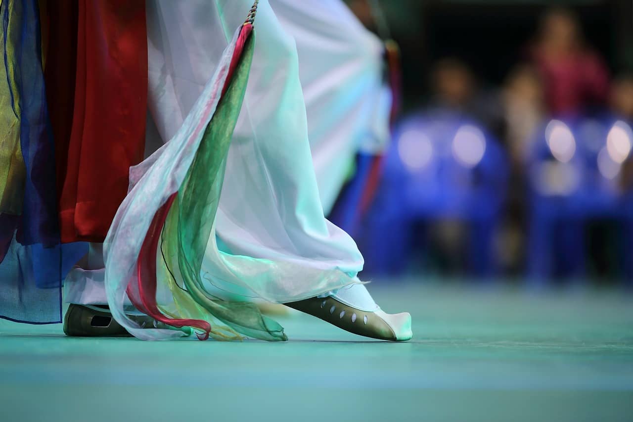 현대인의 마음속에 살아 숨 쉬는 주술: 불안을 넘어 희망을 찾아서