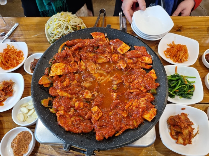나목도식당 돼지두루치기