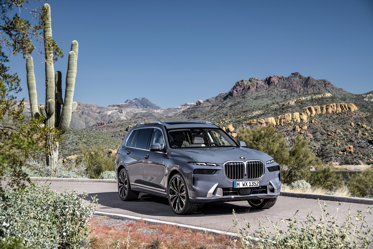 2024년형 BMW X7 전측면사진