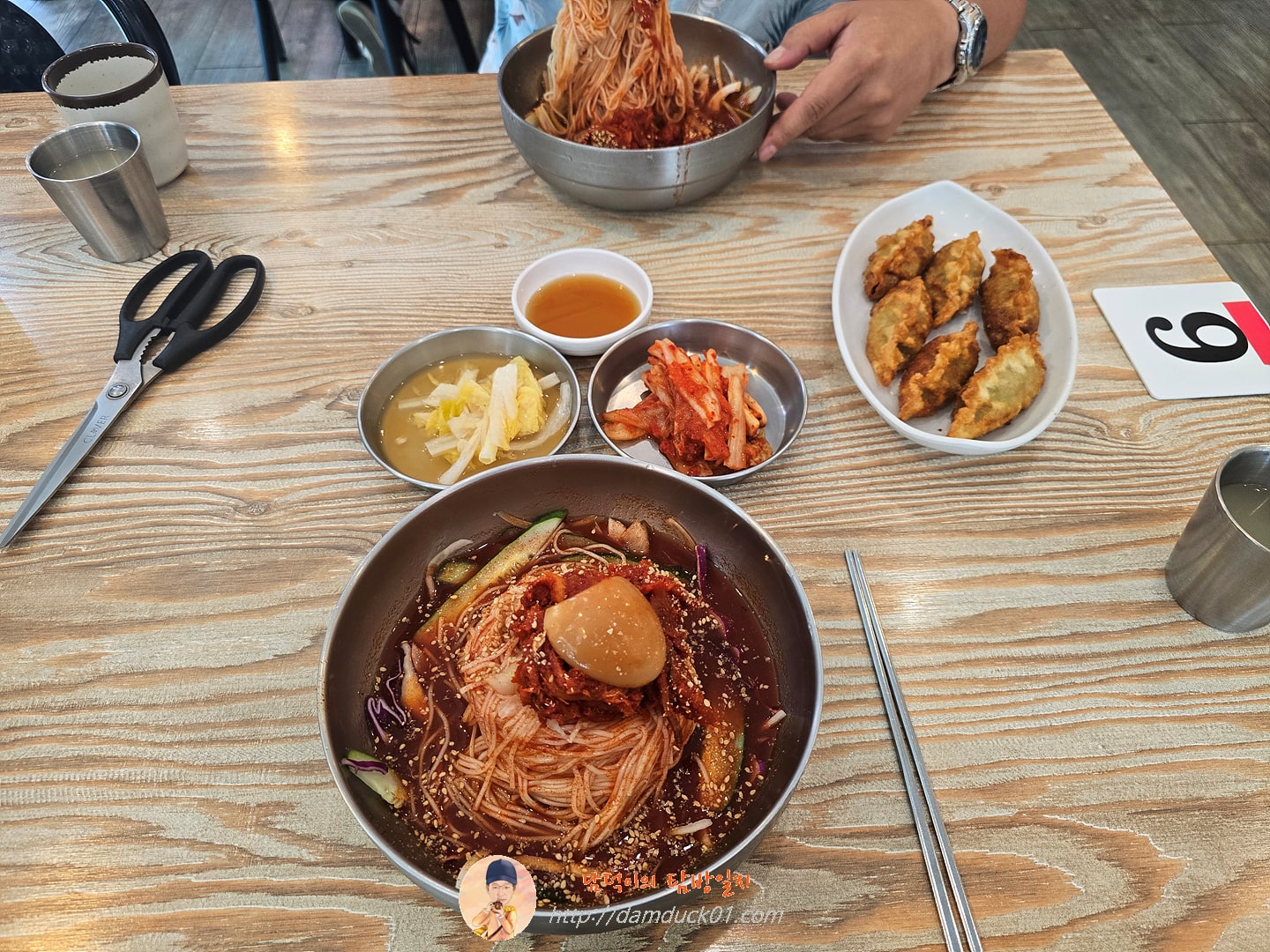 황태비빔국수, 튀김만두