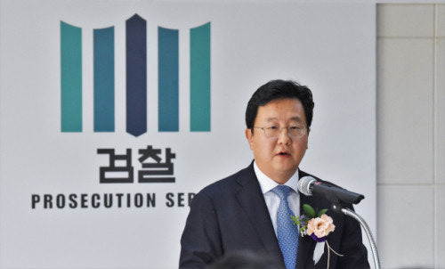 정진우 검사 법조 입문