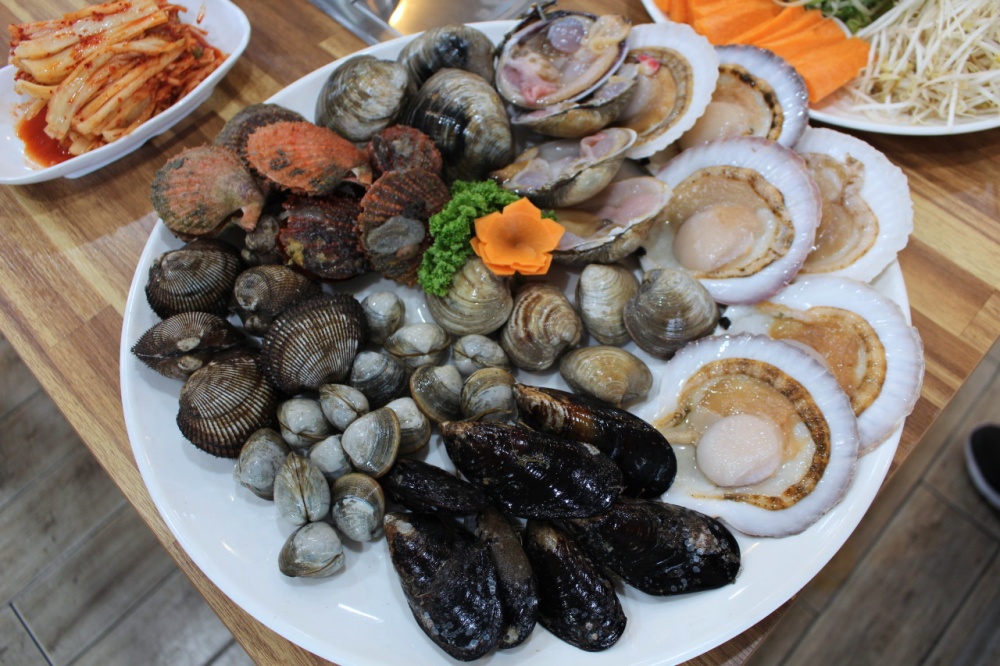 대천키조개삼합 샤브샤브 해물칼국수