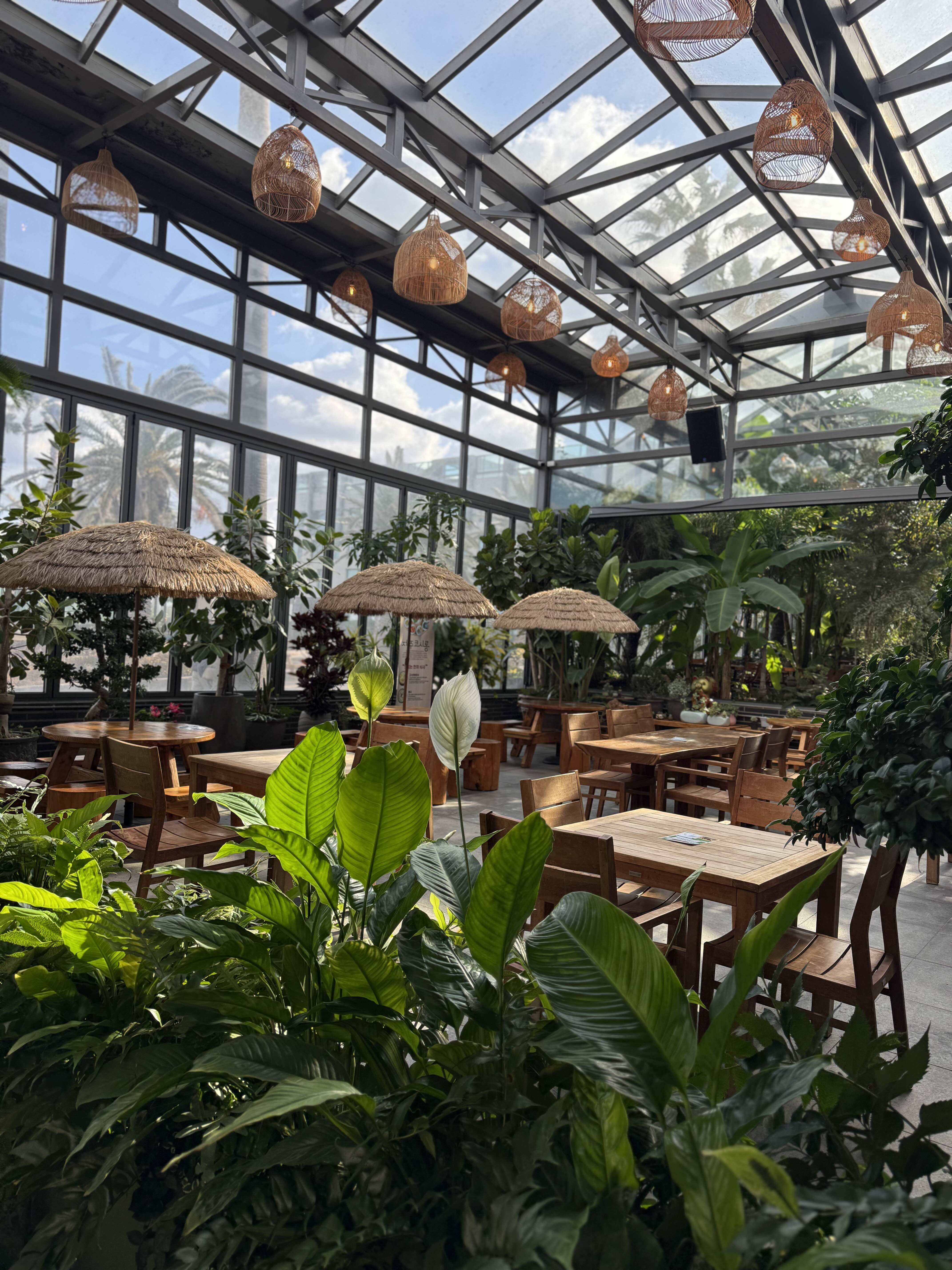 애월 노을리 카페 내부