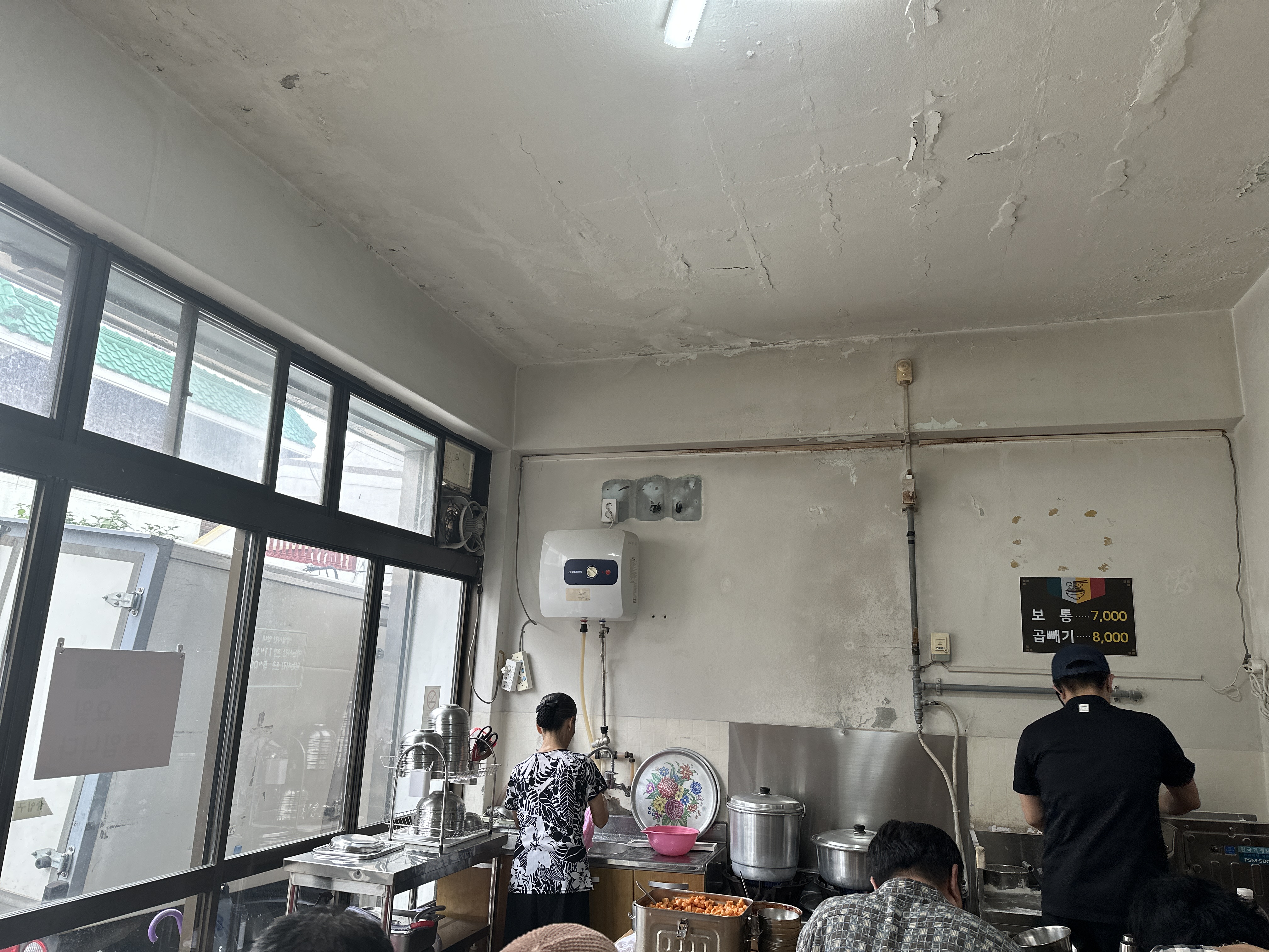 구서칼국수 내부
