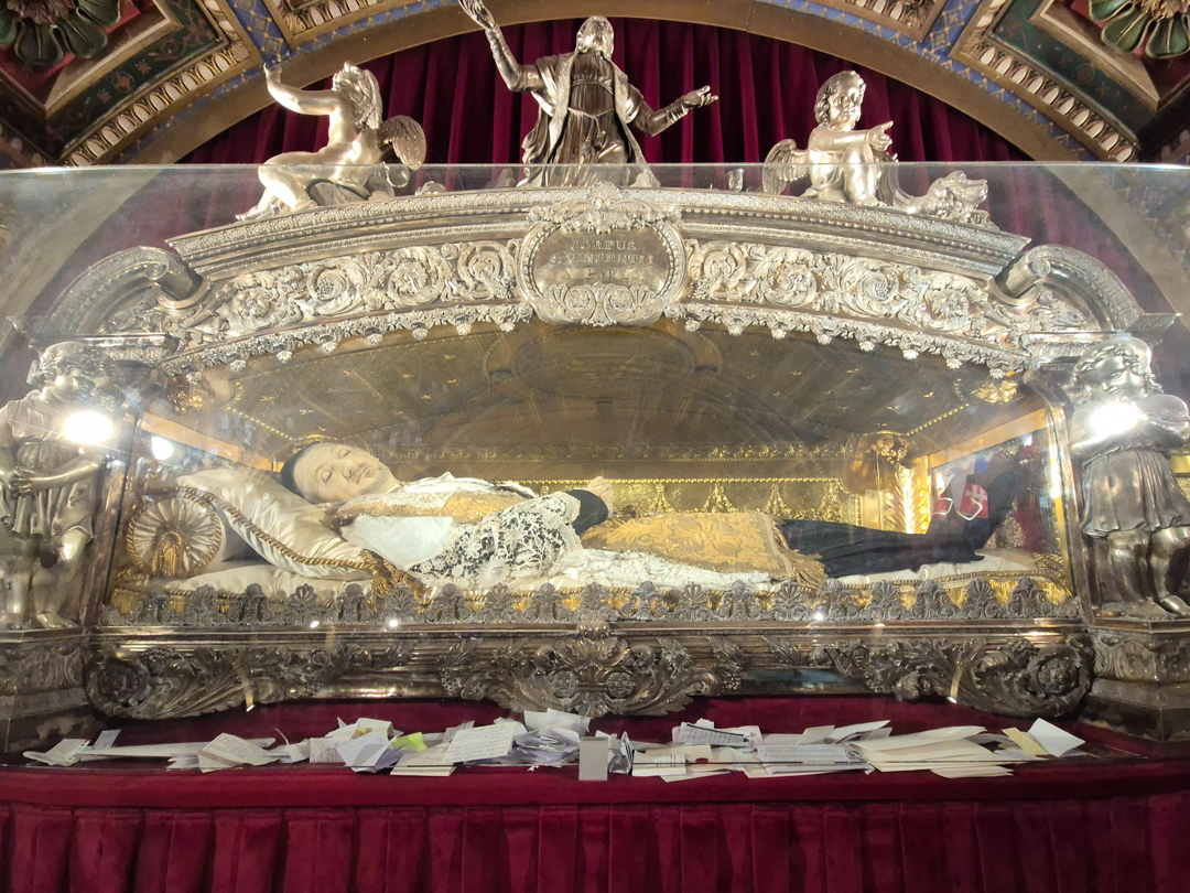 프랑스 파리 Chapelle Saint Vincent de Paul 성 빈첸시오 드 폴 성당, 성 뱅상 드 폴 성당, 성 빈센트 드 폴 성당에 안치된 빈첸시오 성인 유해