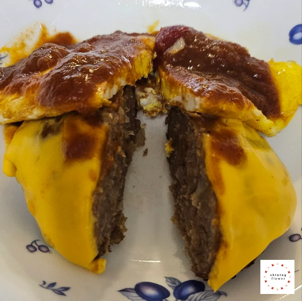 고메함박스테이크-에그치즈함박스테이크 절단