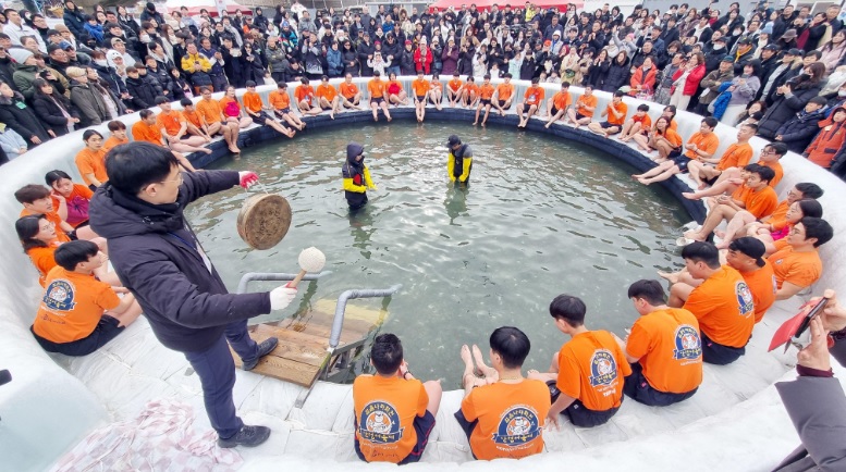 2026 화천 산천어축제 맨손잡기