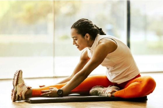 운동 전과 후에 적절한 스트레칭을 통해 부상을 예방하고 건강한 달리기를 지속할 수 있다.