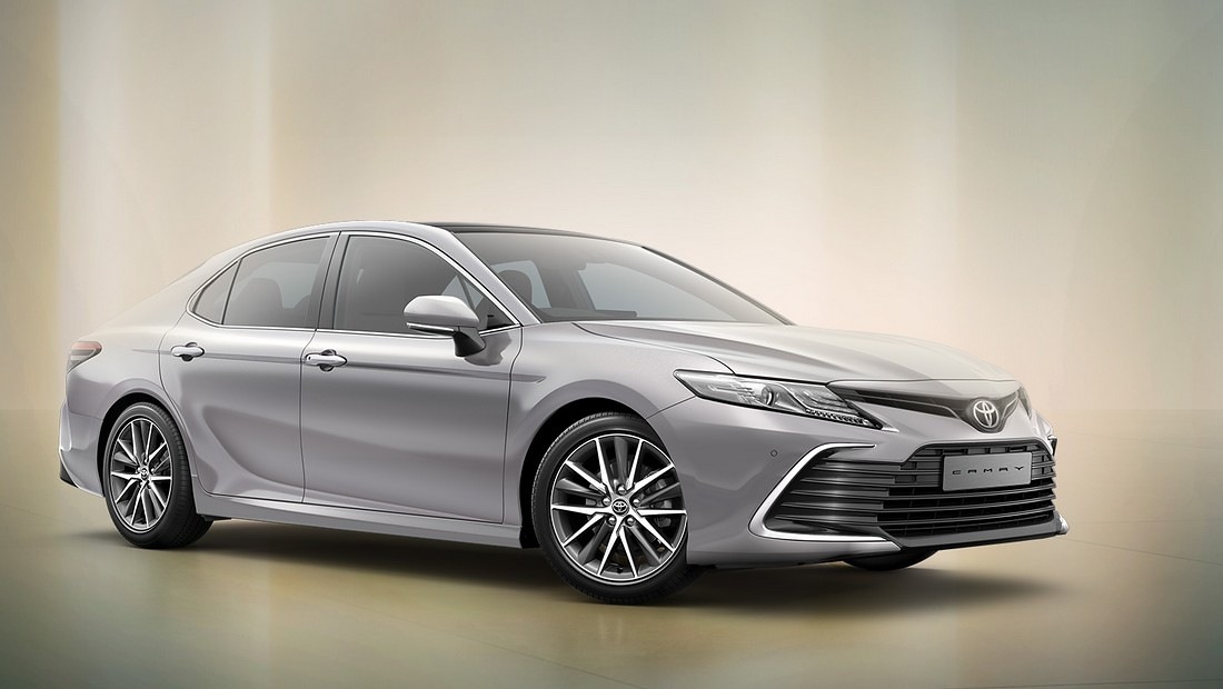 도요타 캠리 8세대 페이스리프트 22년형 은색모델