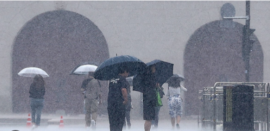 2025년 장마철 페션 트렌드