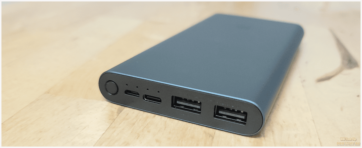 4개의 입출력 단자를 가진 샤오미 보조배터리