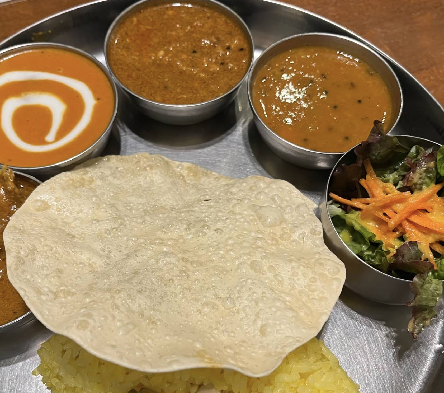 에릭 사우스 (ERICK SOUTH)
"일본까지 와서 웬 카레? 🤔" 라는 편견을 완전히 깨부수는 남인도 카레의 성지!