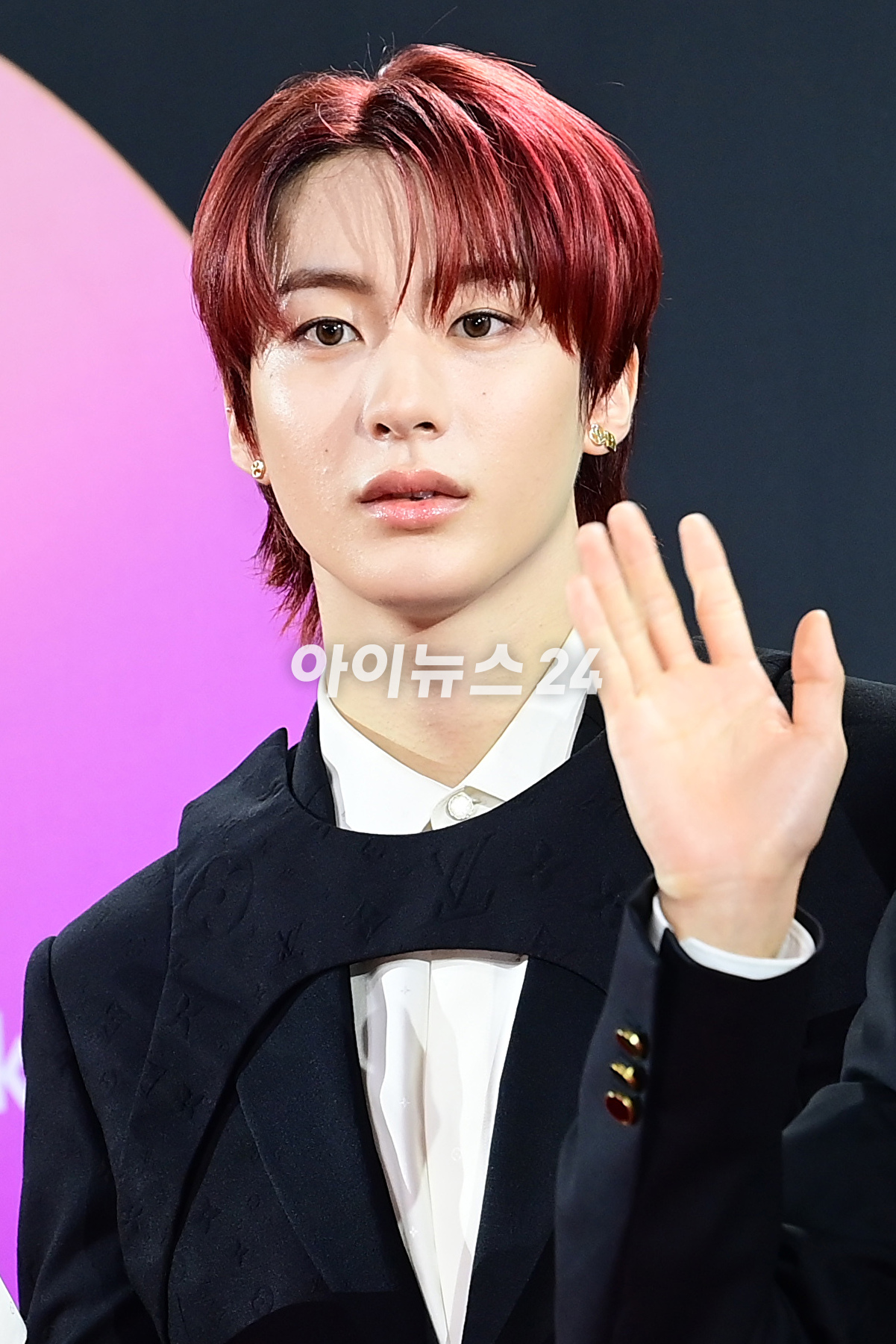 그룹 라이즈 앤톤이 2일 오후 인천광역시 중구 인스파이어 아레나에서 열린 MMA2023(멜론뮤직어워드) 레드카펫 행사에 참석하고 있다. [사진=정소희 기자]