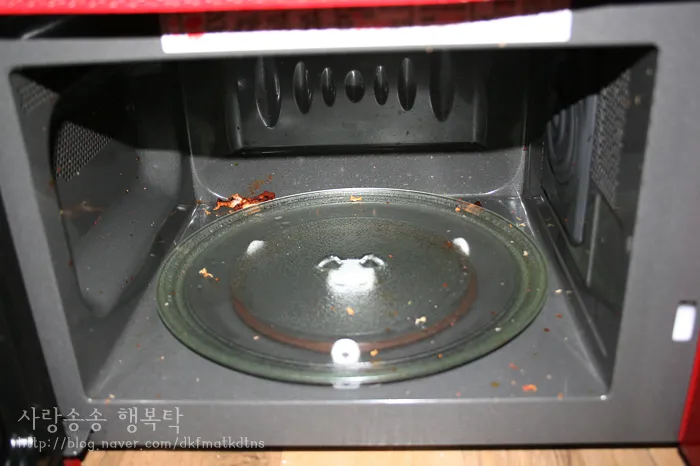 찌든 때부터 냄새까지 전자레인지 청소 레몬 식초로 간편하게 해결 완벽 관리_3