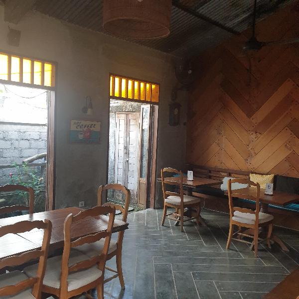 데일리 그라인드 커피(Daily Grind Coffee Shop & Roastery): 발리 짱구 지역 카페 ③_내부 좌석