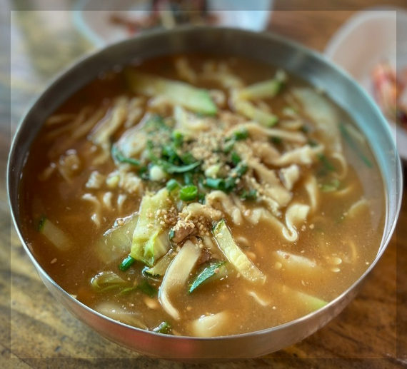 남겨서뭐하게 정선 장칼국수 제육보쌈