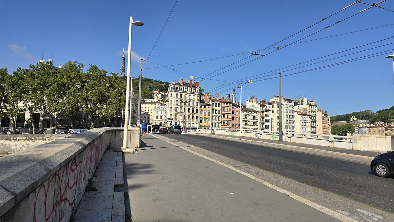 리옹 손강 건너기