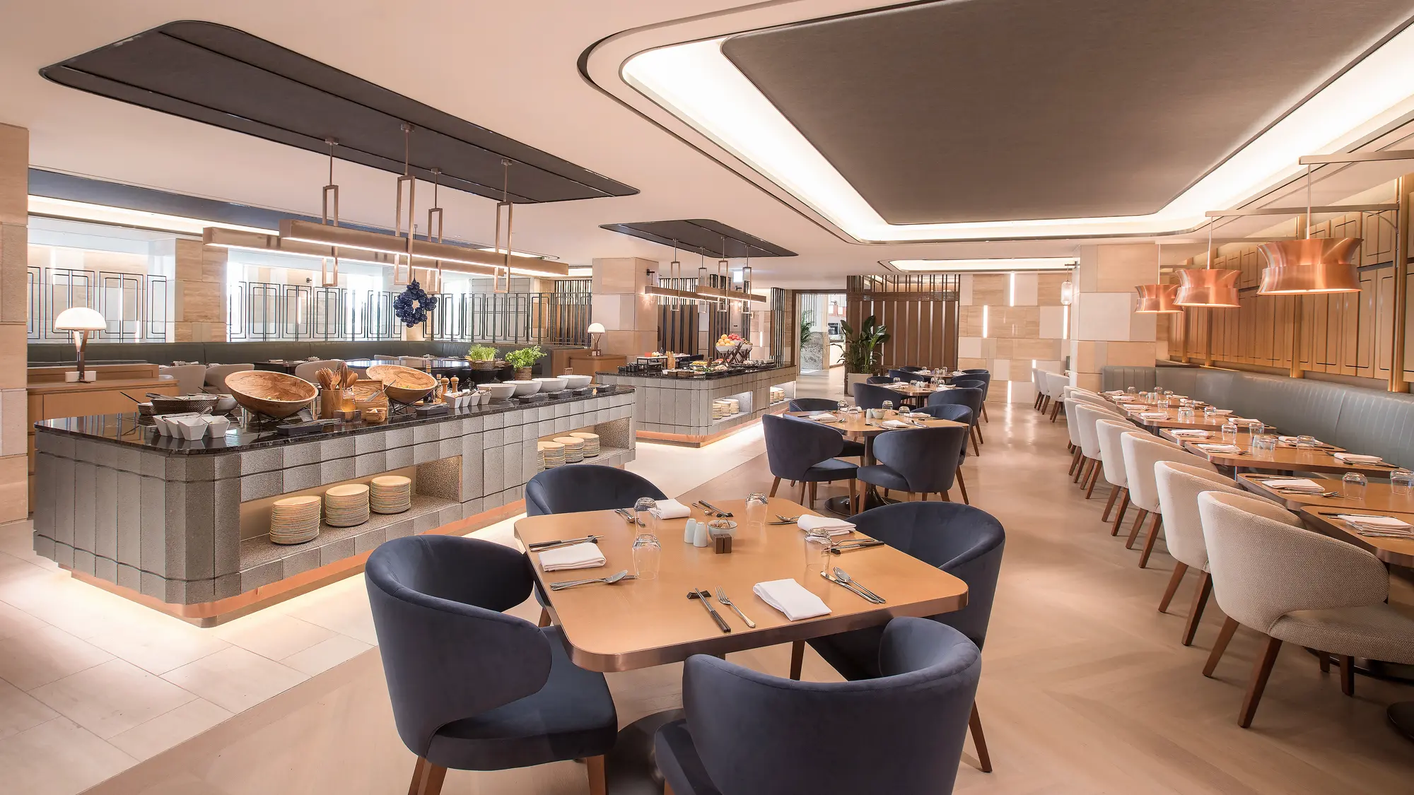 롯데호텔-제주-뷔페-라세느-좌석과-음식-사진