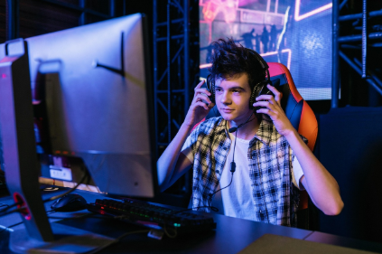 게임 감정 노동’ 분석: 게이머·크리에이터·프로선수의 멘탈 관리 산업화